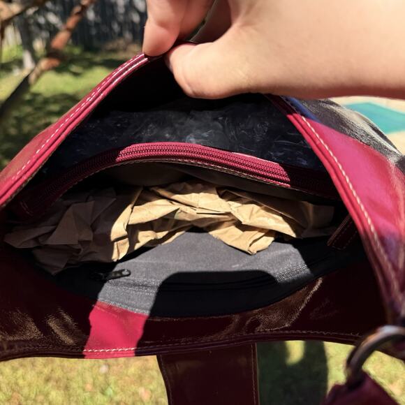 Vintage Red Guess Hobo Bag Chunky Hardware Patent Leather Rare Design - Picture 15 of 16